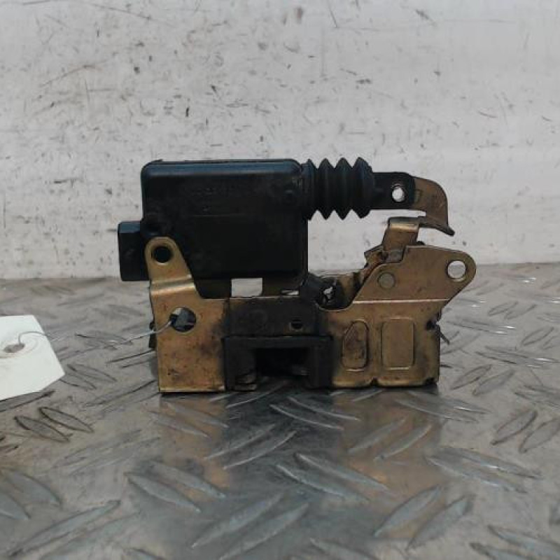 Serrure avant droit RENAULT R19