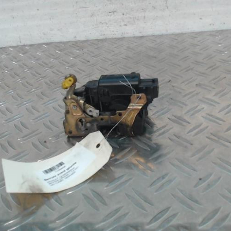 Serrure avant gauche RENAULT MASTER 2 Serrure avant gauche RENAULT MASTER 2