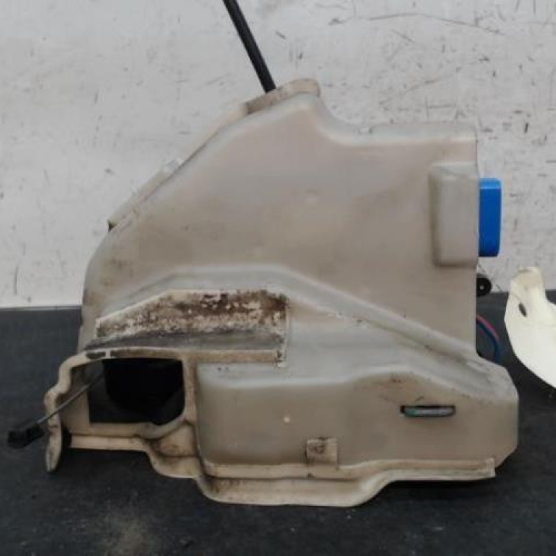Serrure avant droit VOLKSWAGEN GOLF 5 Serrure avant droit VOLKSWAGEN GOLF 5
