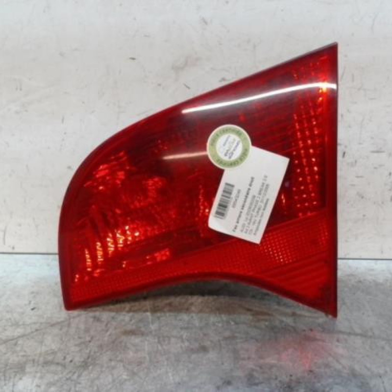Feu arriere secondaire droit (feux) AUDI A4 2 Feu arriere secondaire droit (feux) AUDI A4 2
