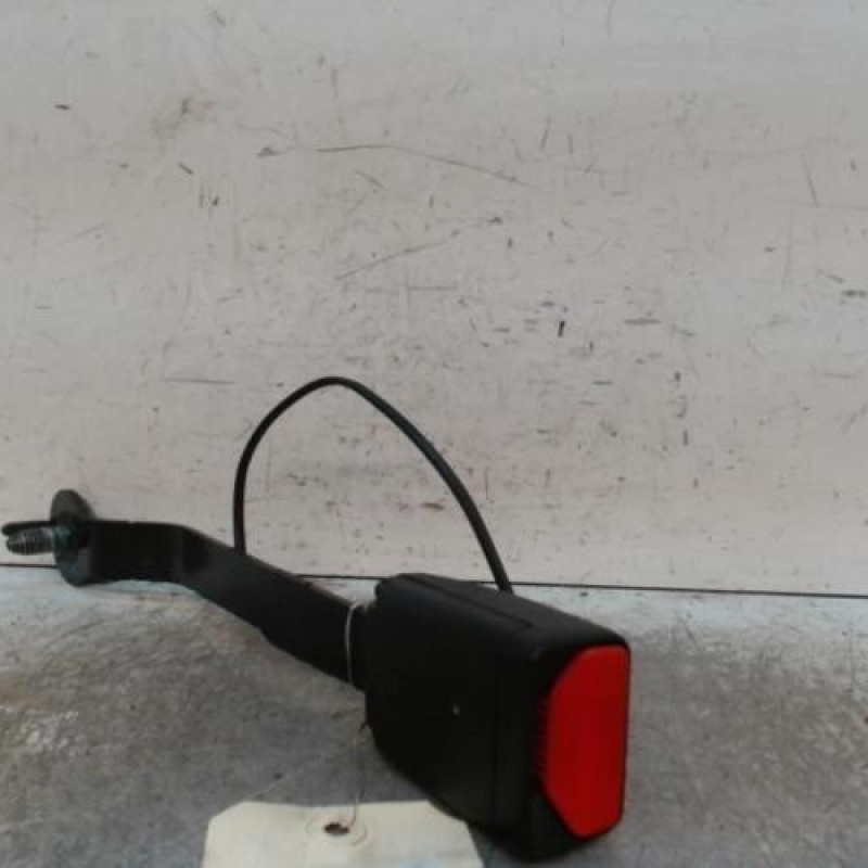 Attache ceinture avant gauche RENAULT CLIO 4