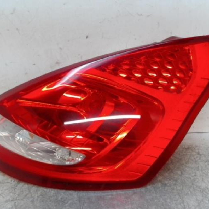 Feu arriere principal droit (feux) FORD FIESTA 6 Feu arriere principal droit (feux) FORD FIESTA 6