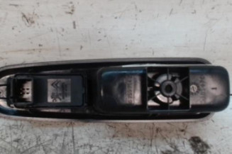 Interrupteur de leve vitre arriere droit PEUGEOT 5008 1