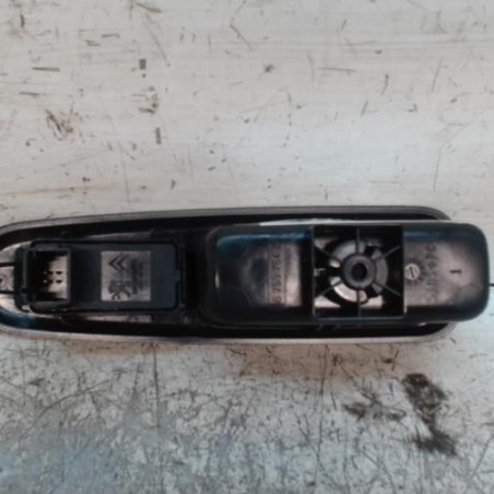 Interrupteur de leve vitre arriere droit PEUGEOT 5008 1