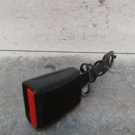 Attache ceinture avant gauche PEUGEOT 208 1