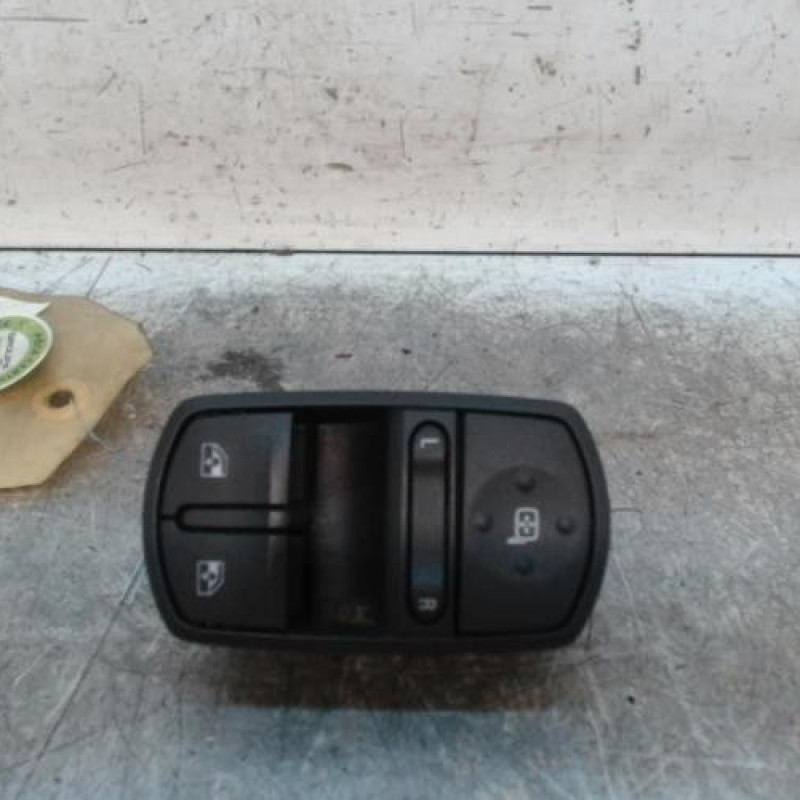 Interrupteur de leve vitre avant gauche OPEL CORSA D