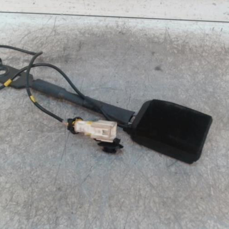 Attache ceinture avant droit PEUGEOT 308 1