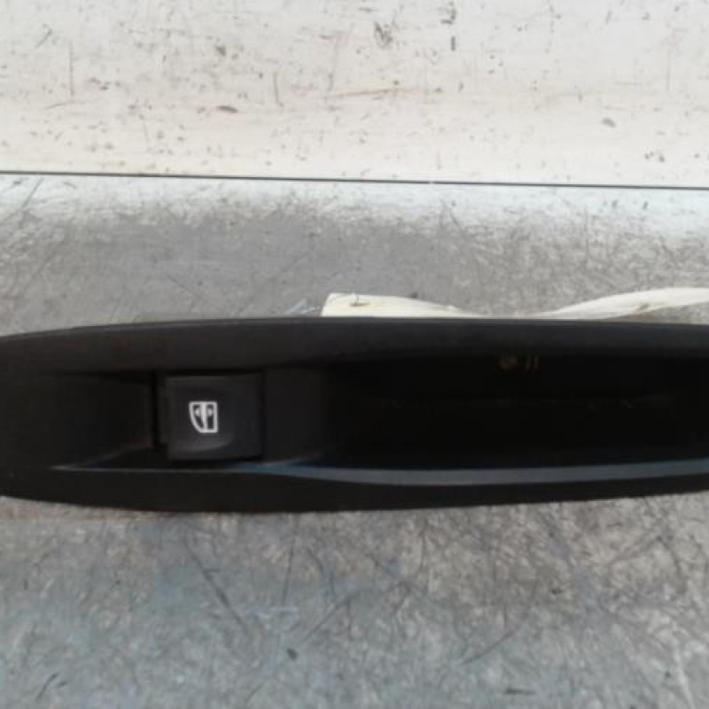Interrupteur de leve vitre arriere gauche RENAULT MEGANE 4
