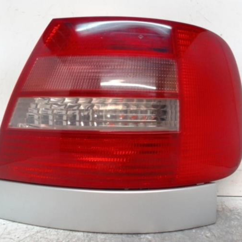 Feu arriere principal droit (feux) AUDI A4 1 Feu arriere principal droit (feux) AUDI A4 1