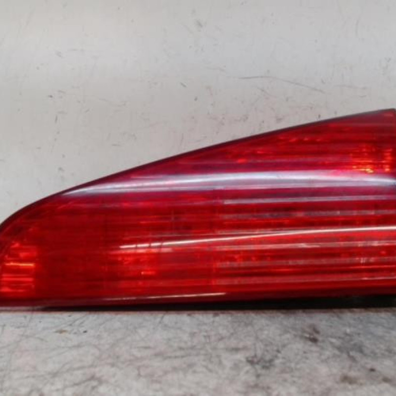 Feu arriere secondaire droit (feux) PEUGEOT 607 Feu arriere secondaire droit (feux) PEUGEOT 607