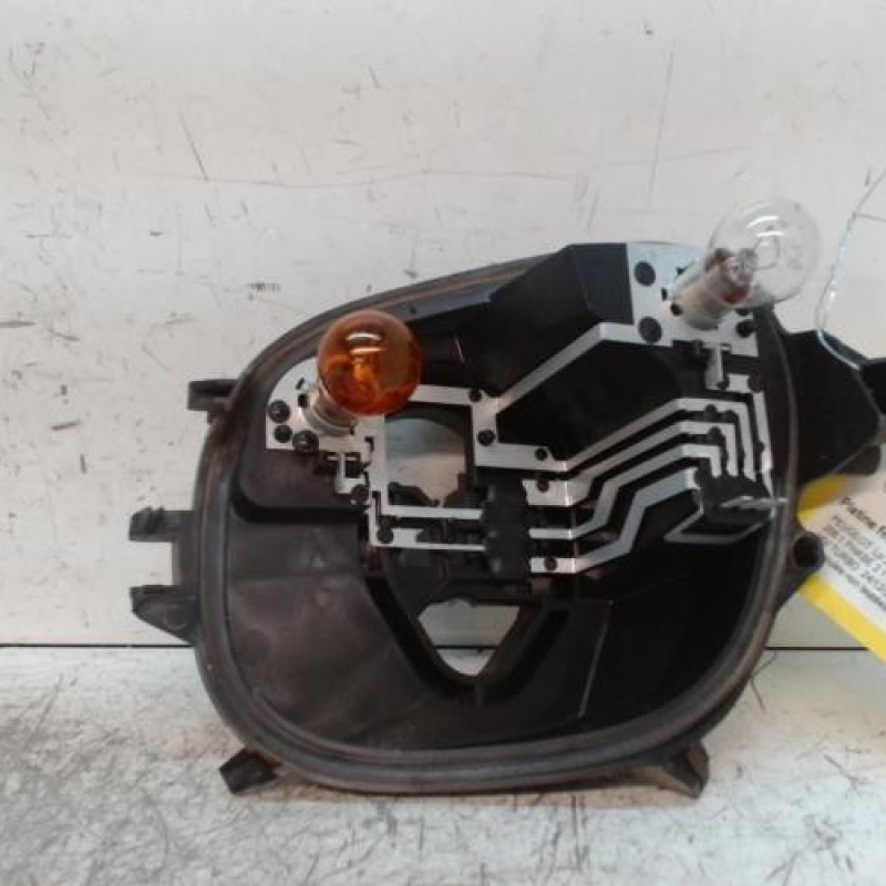 Platine feu arriere droit PEUGEOT 208 1