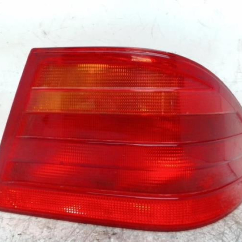 Feu arriere principal droit (feux) MERCEDES CLASSE E 210 Feu arriere principal droit (feux) MERCEDES CLASSE E 210