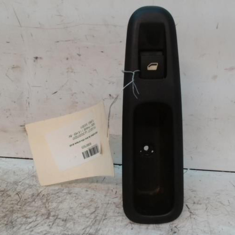 Interrupteur de leve vitre arriere droit PEUGEOT 5008 1