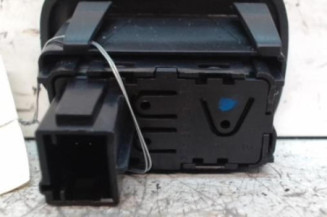 Interrupteur de leve vitre arriere droit CITROEN C3 2