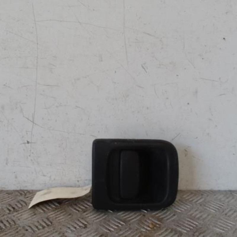 Poignee porte avant gauche RENAULT MASTER 2 Poignee porte avant gauche RENAULT MASTER 2