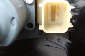 Leve vitre electrique avant gauche FORD FIESTA 6 Photo n°3