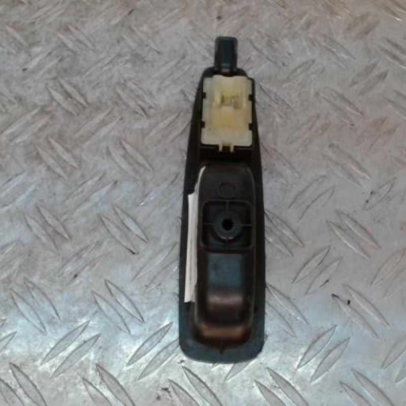 Interrupteur de leve vitre arriere gauche RENAULT CAPTUR 1
