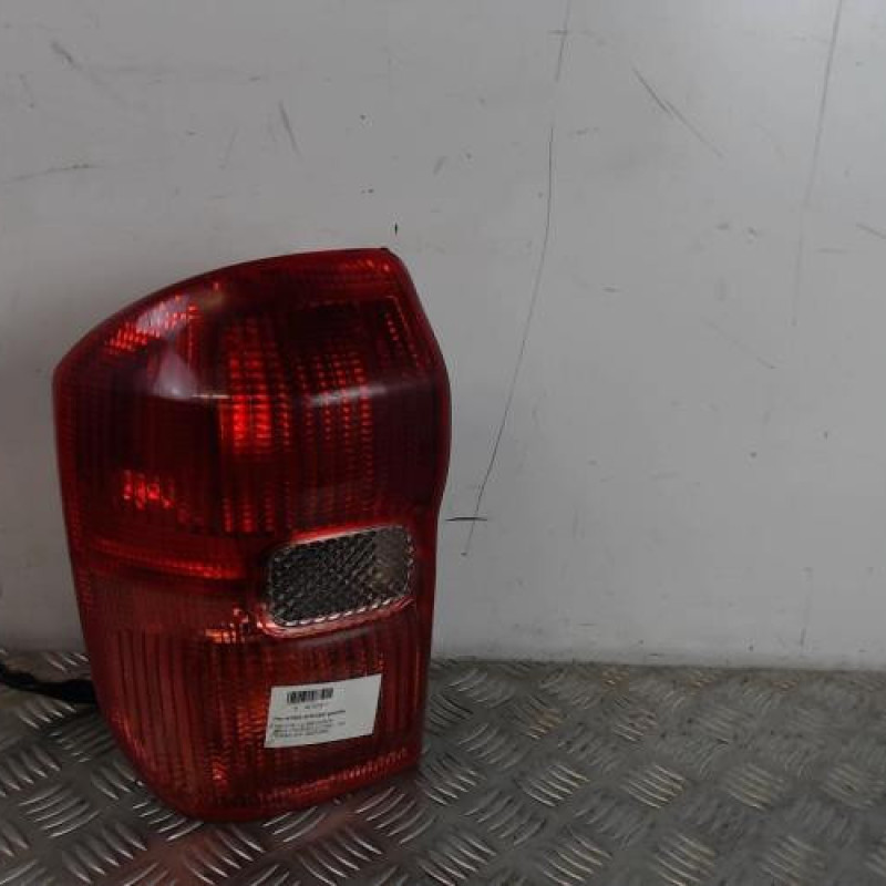 Feu arriere principal gauche (feux) TOYOTA RAV4 2 Feu arriere principal gauche (feux) TOYOTA RAV4 2