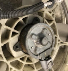 Moto ventilateur radiateur TOYOTA YARIS 2 Photo n°4