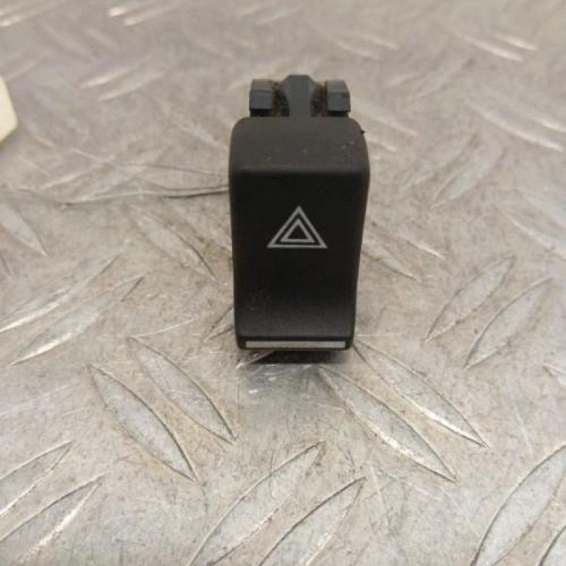 Bouton de warning RENAULT SUPER 5 Bouton de warning RENAULT SUPER 5