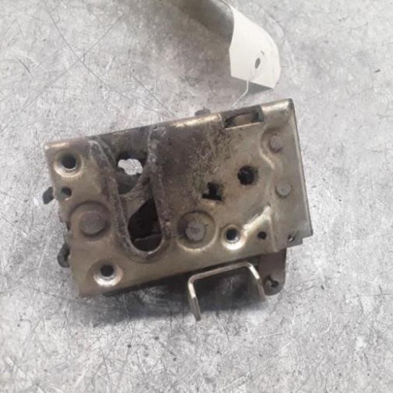 Serrure avant droit PEUGEOT 106