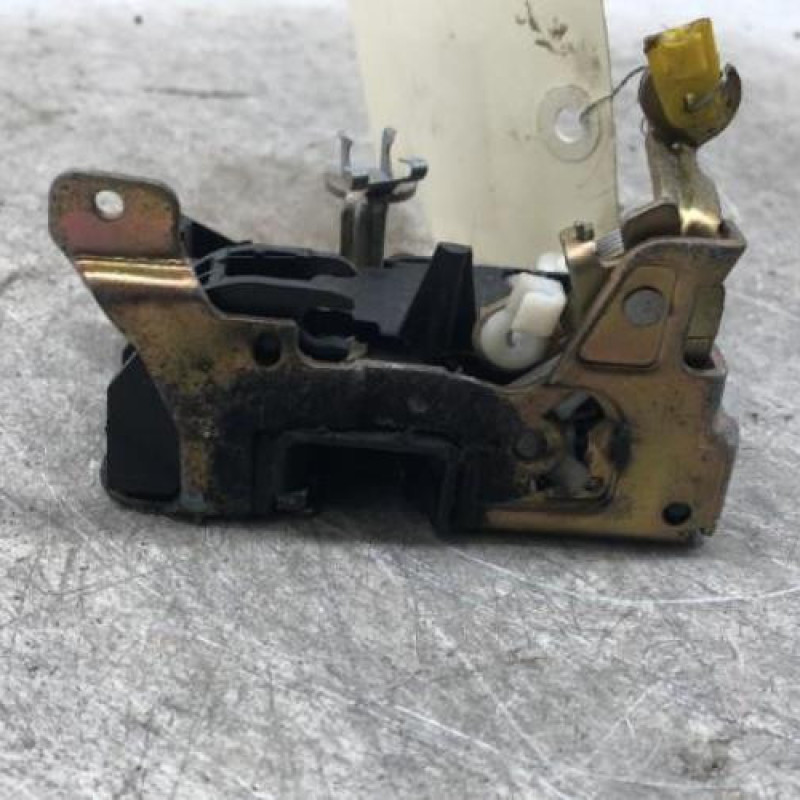 Serrure avant droit RENAULT KANGOO 1 Serrure avant droit RENAULT KANGOO 1