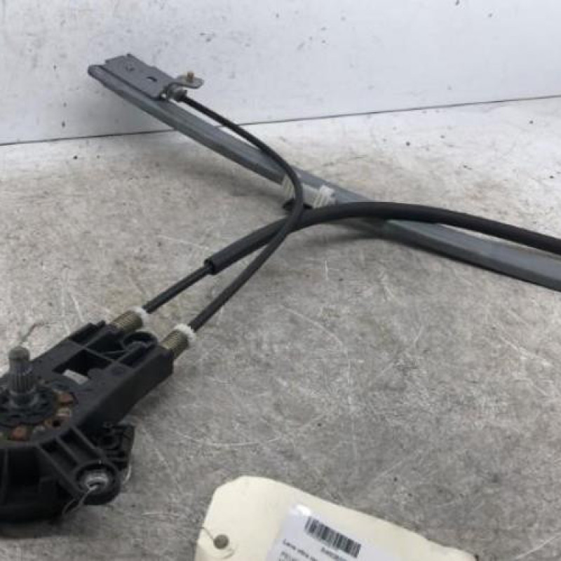Leve vitre mecanique avant droit PEUGEOT 106