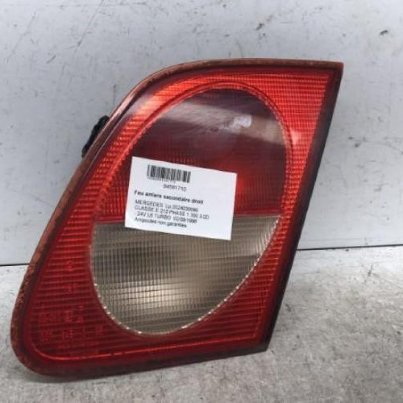 Feu arriere secondaire droit (feux) MERCEDES CLASSE E 210 Feu arriere secondaire droit (feux) MERCEDES CLASSE E 210