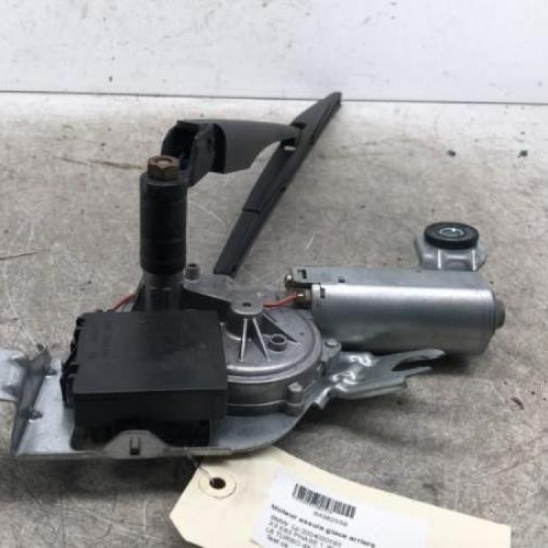 Moteur essuie glace arriere BMW X3 E83 Moteur essuie glace arriere BMW X3 E83