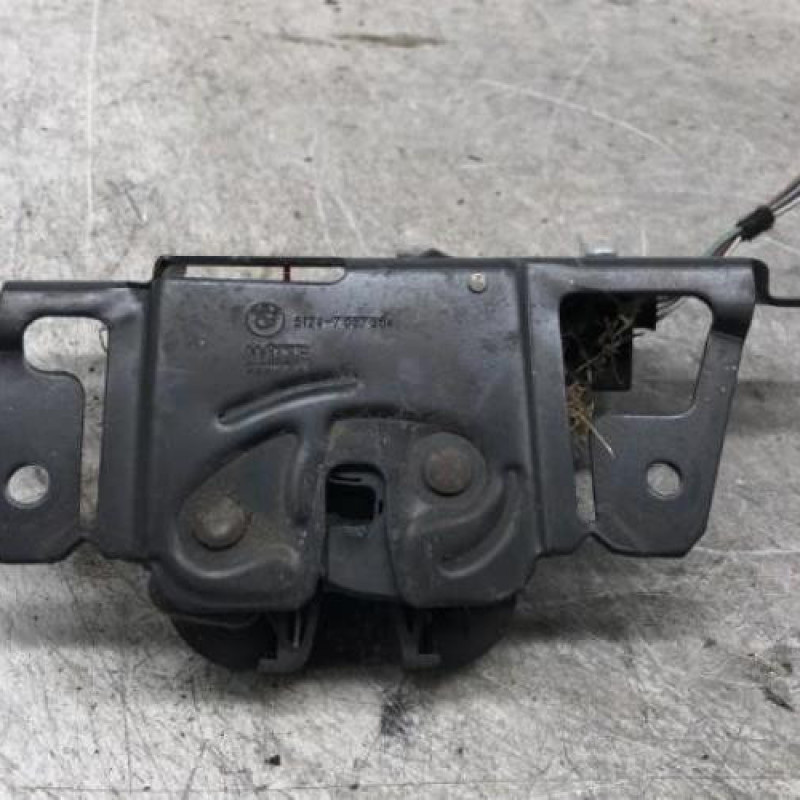 Serrure de hayon BMW X3 E83 Serrure de hayon BMW X3 E83
