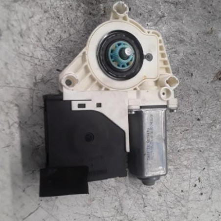 Leve vitre electrique avant droit VOLKSWAGEN PASSAT 5 Photo n°1