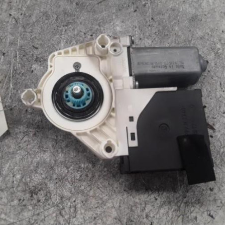 Leve vitre electrique avant gauche VOLKSWAGEN PASSAT 5 Photo n°1