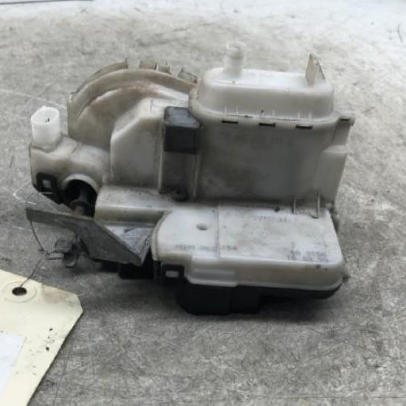 Serrure avant droit VOLKSWAGEN POLO 3