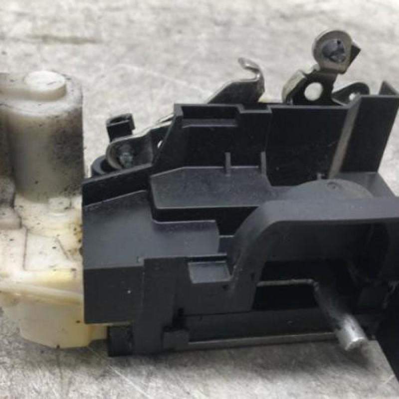 Serrure avant gauche FIAT PUNTO 2 Serrure avant gauche FIAT PUNTO 2