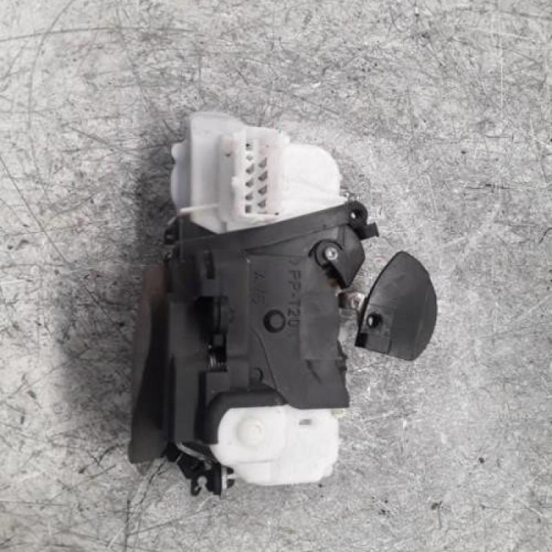 Serrure avant gauche PEUGEOT 607