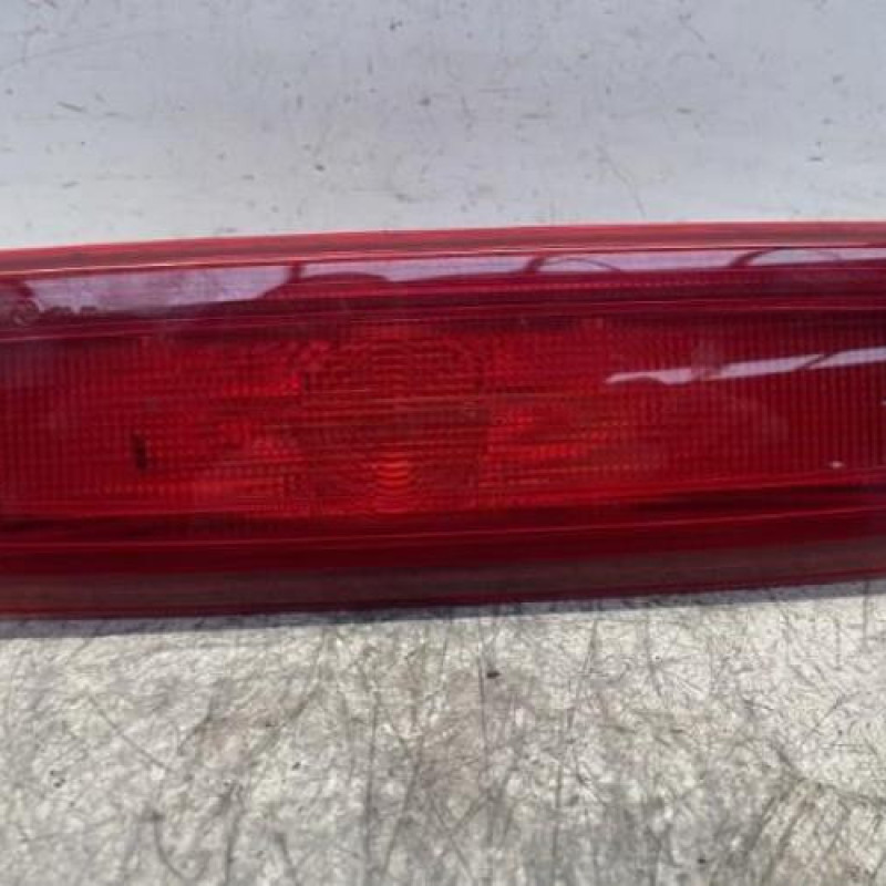 Feu arriere stop central RENAULT TRAFIC 3 COURT Feu arriere stop central RENAULT TRAFIC 3 COURT
