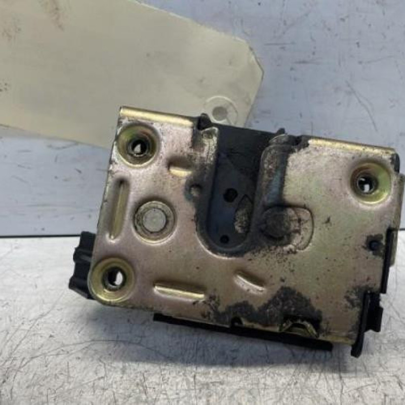 Serrure avant droit RENAULT R19