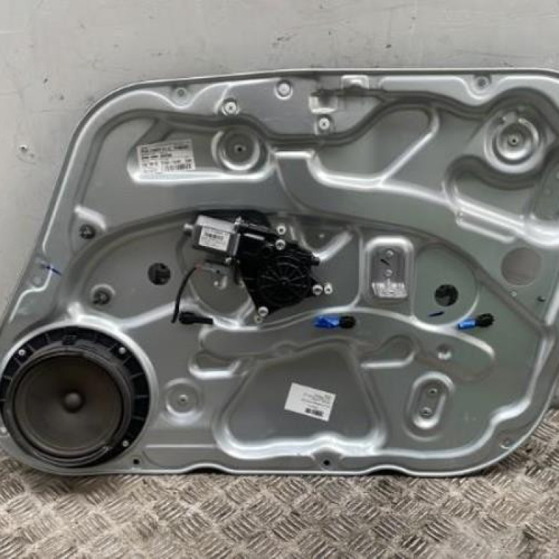 Leve vitre electrique avant droit HYUNDAI I 30 1