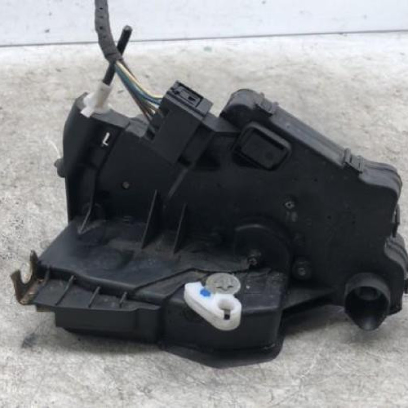 Serrure avant gauche BMW SERIE 3 E46 Serrure avant gauche BMW SERIE 3 E46
