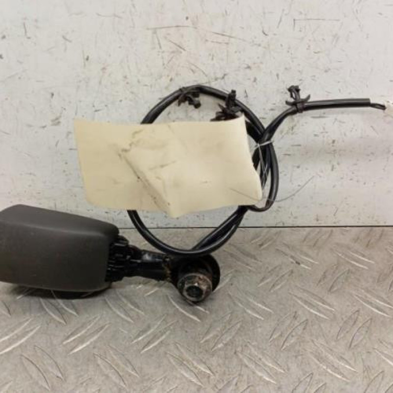 Attache ceinture avant gauche NISSAN NAVARA 1