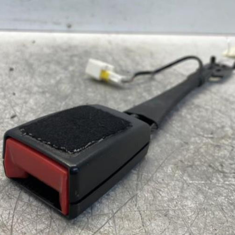 Attache ceinture avant droit PEUGEOT 3008 1