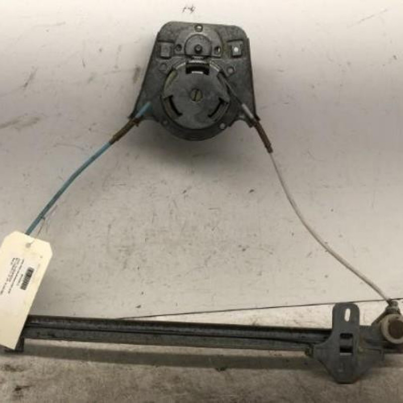 Leve vitre mecanique avant droit AUDI 80 1