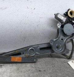 Leve vitre electrique avant gauche TOYOTA YARIS 2 Photo n°1
