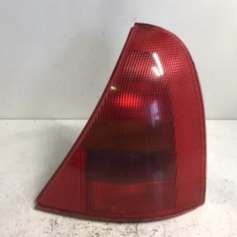 Feu arriere principal droit (feux) RENAULT CLIO 2 Feu arriere principal droit (feux) RENAULT CLIO 2