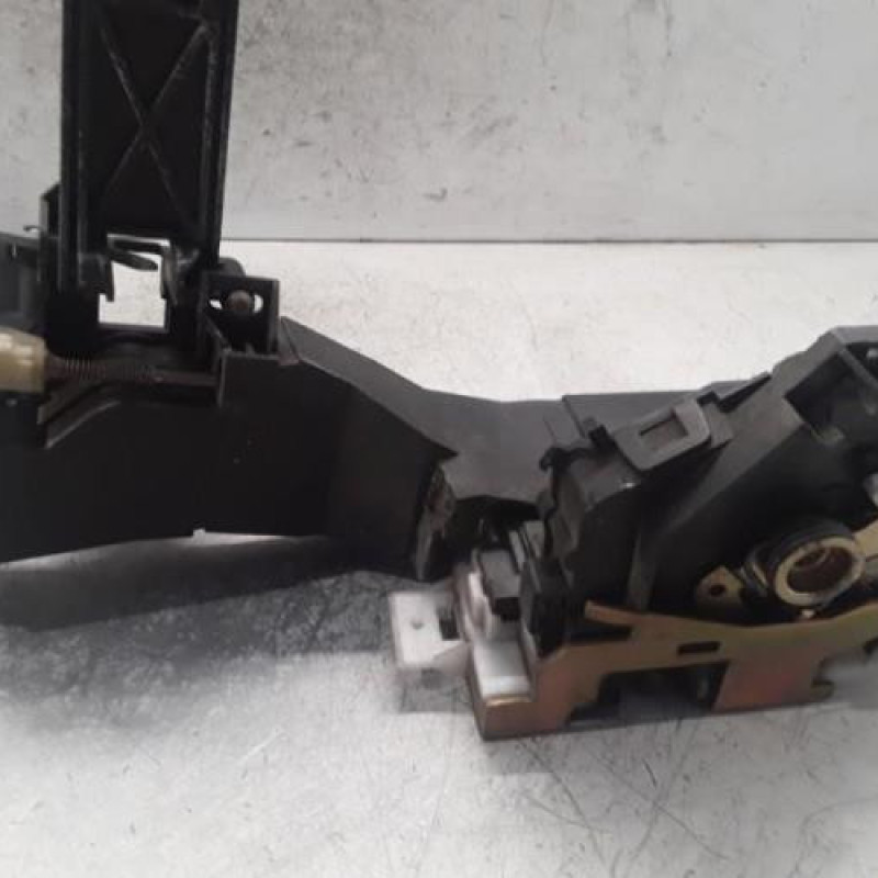 Serrure avant gauche FORD MONDEO 2 Serrure avant gauche FORD MONDEO 2