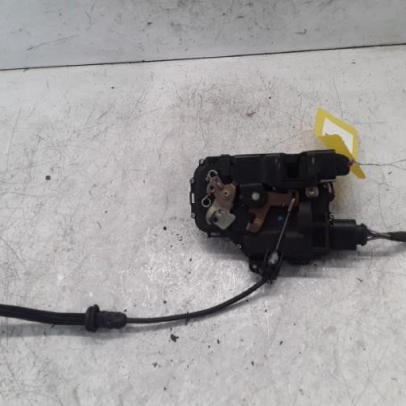 Serrure avant droit VOLKSWAGEN GOLF 4 Serrure avant droit VOLKSWAGEN GOLF 4