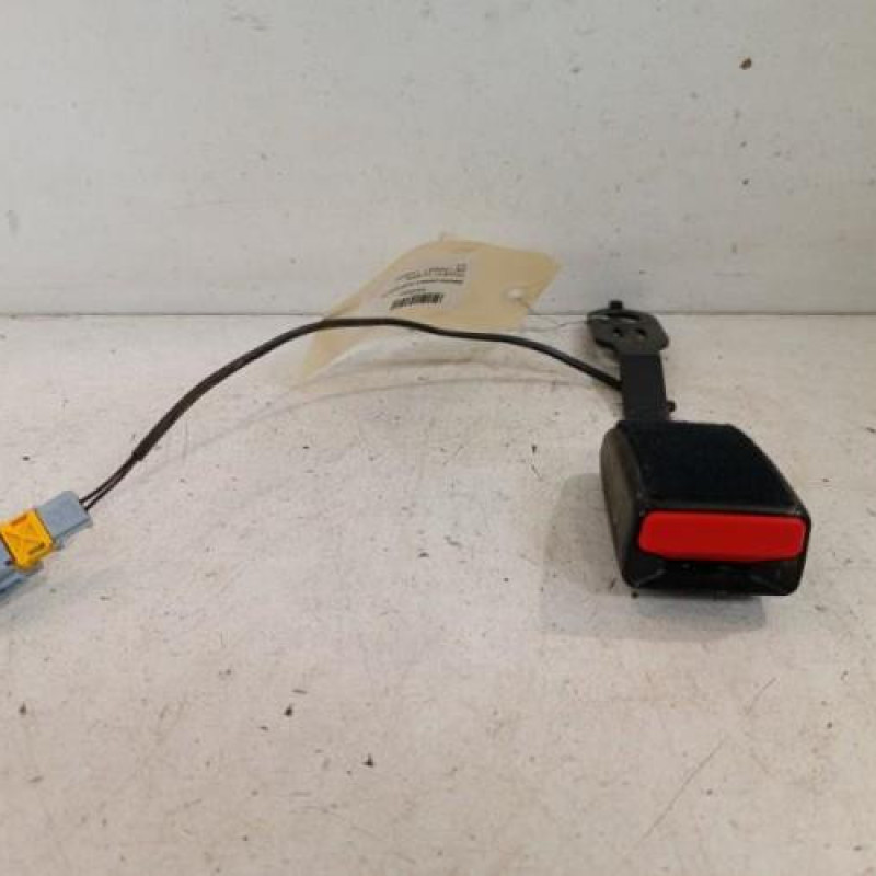 Attache ceinture avant gauche PEUGEOT 208 1