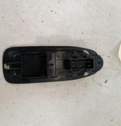 Interrupteur de leve vitre avant gauche PEUGEOT 2008 1