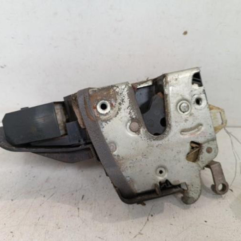 Serrure avant gauche BMW SERIE 5 E39 Serrure avant gauche BMW SERIE 5 E39