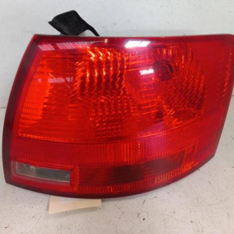 Feu arriere principal droit (feux) AUDI A4 2 Feu arriere principal droit (feux) AUDI A4 2